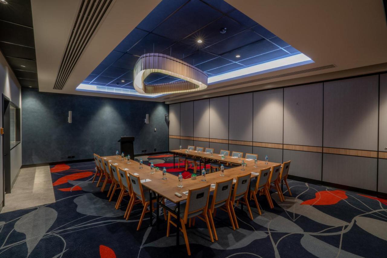 Holiday Inn Sydney St Marys By Ihg Экстерьер фото